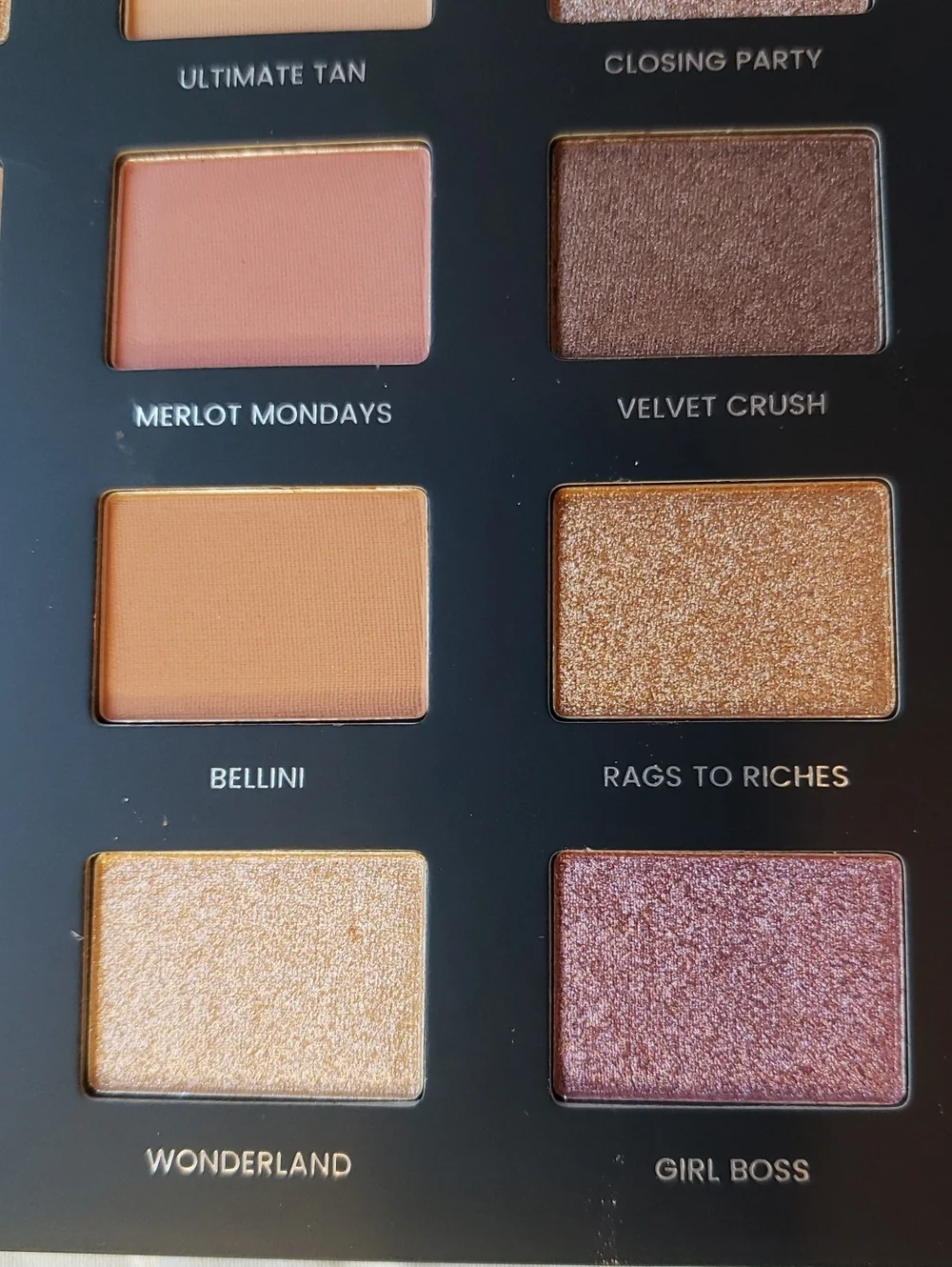 Day to Slay Eyeshadow Palette  20 pans Full Size. Iconic London
